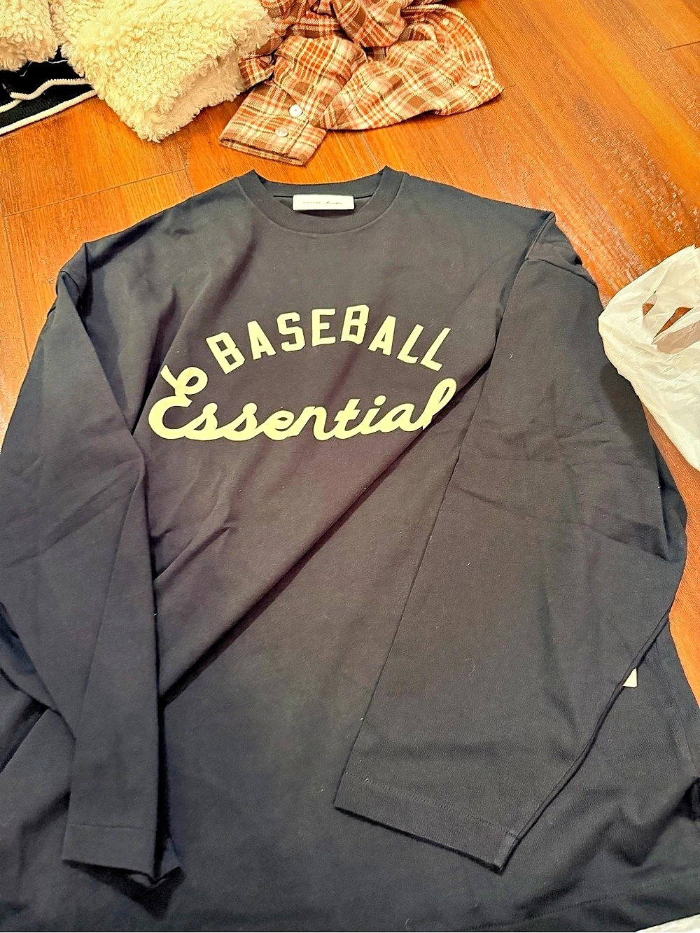 MLB Baseball Essential Baseball Graphic Long Sleeve Size Large NWT